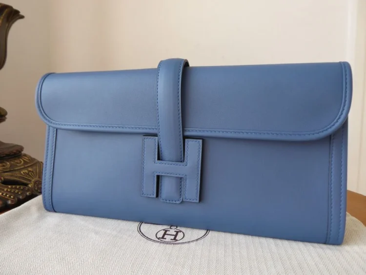 Why is the Jige Clutch the Luxury Evening Essential You Need Right Now?