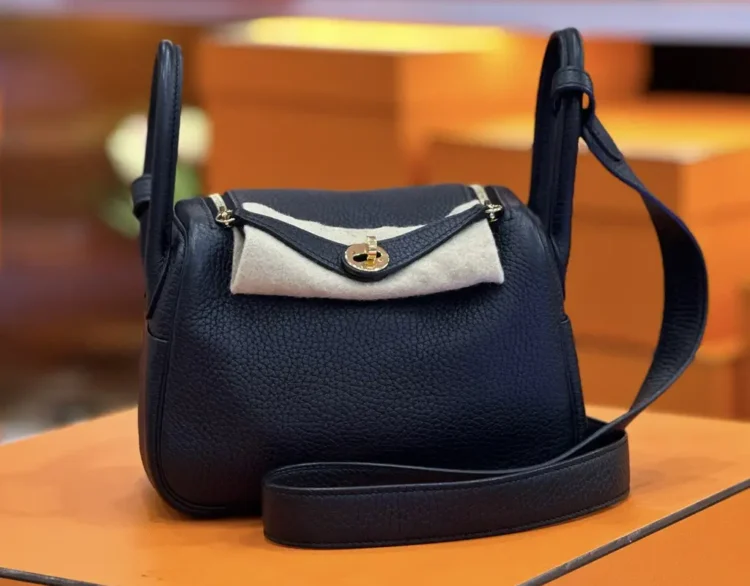 Are You Caring for Your Lindy Bag the Right Way? Find Out How to Keep It Forever Fresh!
